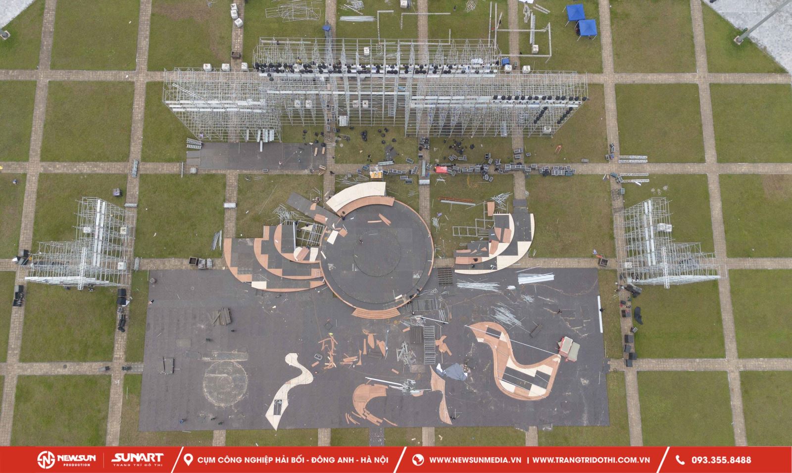 Thi công sân khấu sự kiện Tuần lễ Festival Sông Hồng năm 2025